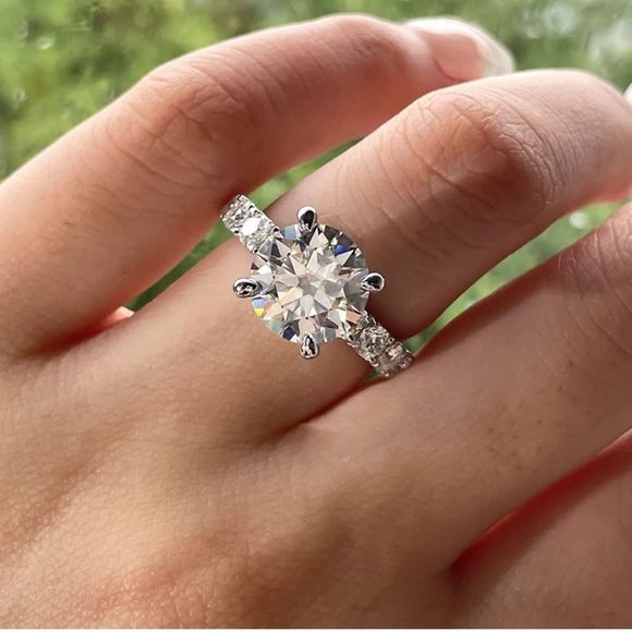 4.3 ct tw dazzling round brilliant cut moissanite diamond engagement ring - Picture 6 of 10